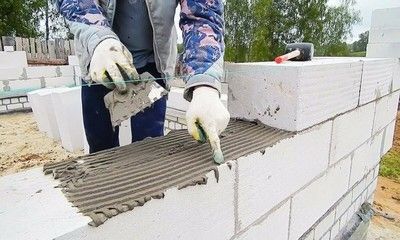 Как работать с клеевыми составами для кладки силикатных блоков?