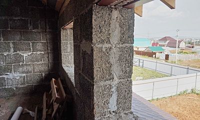 Нюансы кладки внешних и внутренних стен из арболита на клей